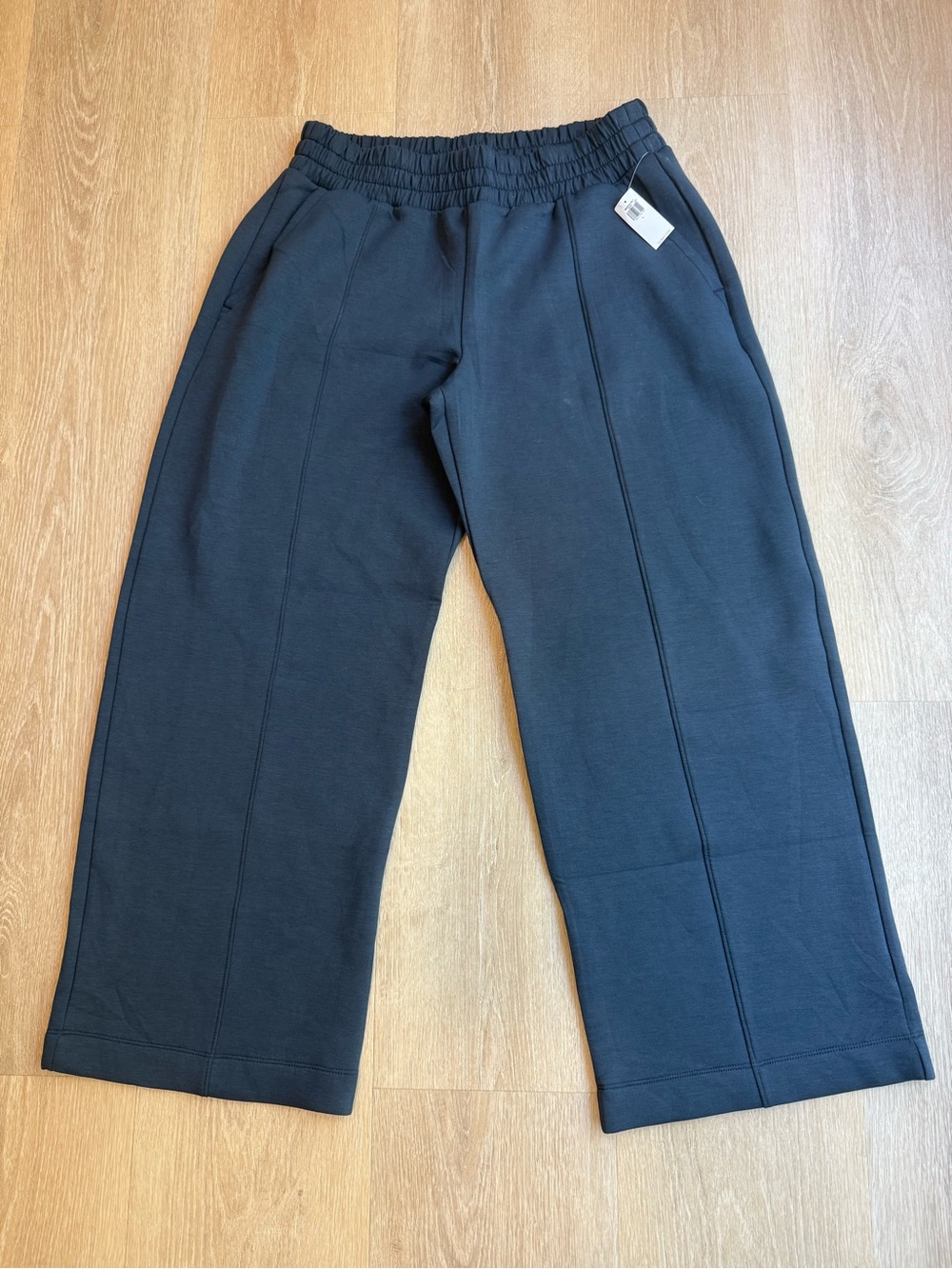 Old Navy Women’s Navy Wide-Leg Jogger Pants